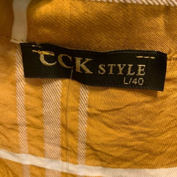 CCK Style Cinnamon Plaid Sleeveless Button-Up - Picture 4 of 6